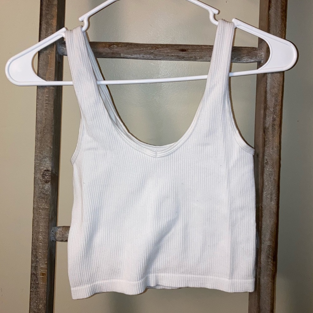 White cropped tank